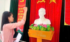 Chi bộ trường MN Quảng Châu tổ chức Lễ Kết Nạp Đảng Viên Mới cho 2 quần chúng ưu tú vào Đảng