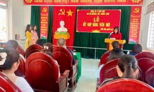 Chi bộ trường MN Quảng Châu tổ chức Lễ Kết Nạp Đảng Viên Mới cho 2 quần chúng ưu tú vào Đảng