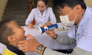 Trường MN Quảng Châu phối hợp cùng Trung Tâm Y Tế Dự Phòng Phường Sầm Sơn khám sức khỏe định kỳ cho trẻ tại trường