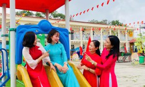 CBGV,NV trong nhà trường tham gia họp mặt đầu xuân Bính Ngọ 2026